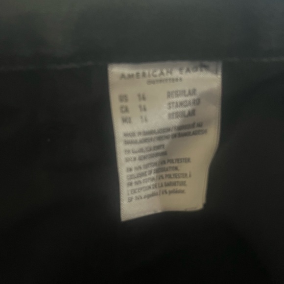 American Eagle Distressed Relaxed mom jeans - Picture 4 of 4